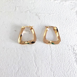 Twist of Elegance Triangle Earrings - SMODDO 